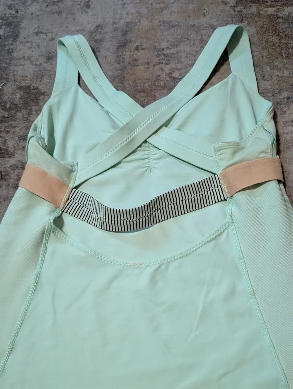LULULEMON Women’s Mint Built-In Bra Tank Size 10